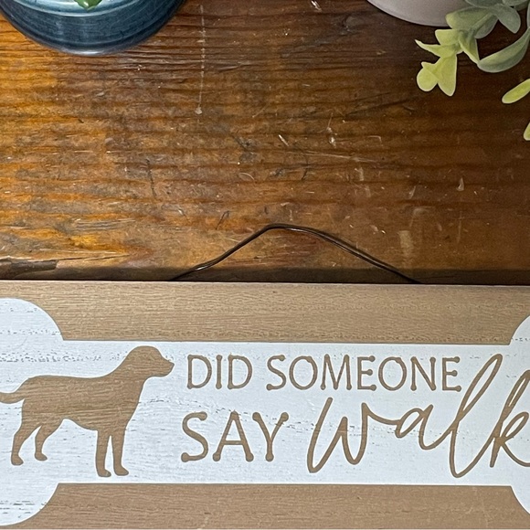 New Dog leash wall hanging/mounting plaque in brown and white. Two hook. - Picture 4 of 8